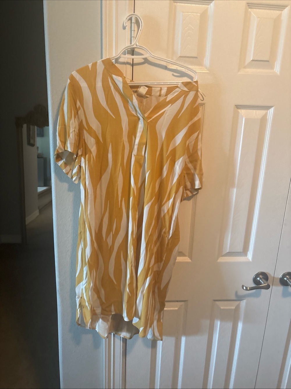 H&M Mustard Yellow and White Patterned Women's Button-Front Top